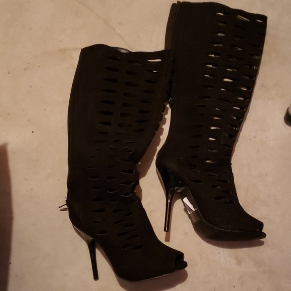 Boots - Picture 3 of 3